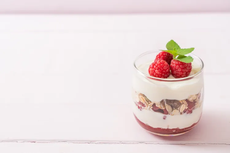 Raspberry yogurt parfait