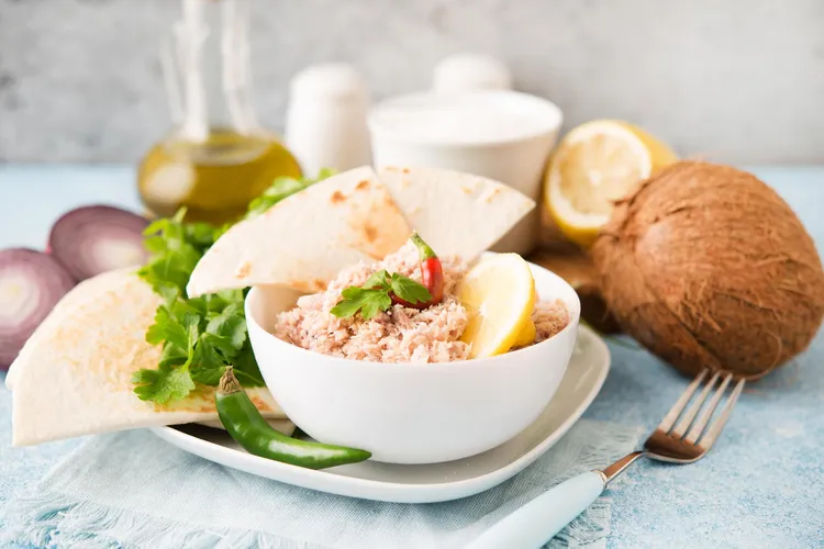 Spicy tuna and cottage cheese bowl