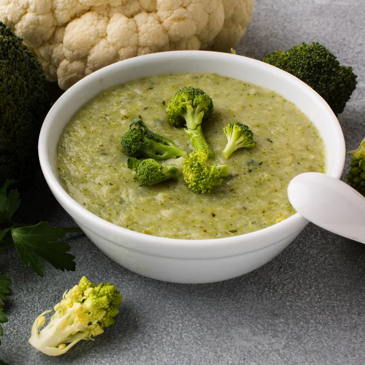 Vegan broccoli “cheeze” soup
