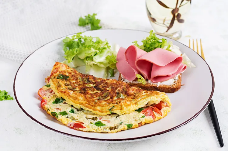 Veggie and ham omelet