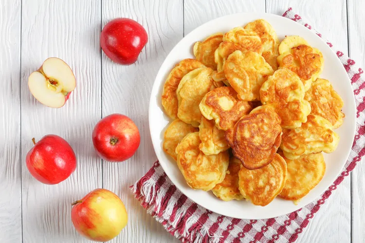 Apple and cinnamon choux fritters