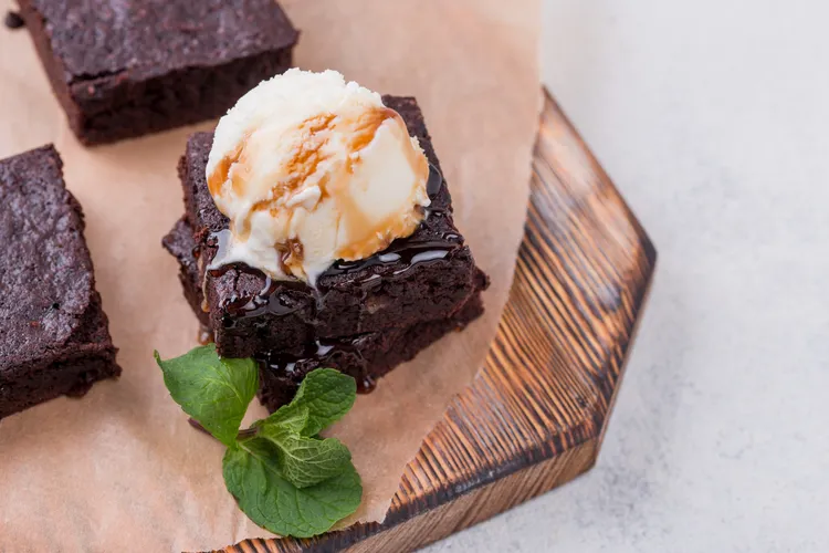 Caramelised white chocolate ice cream and brownie sandwiches