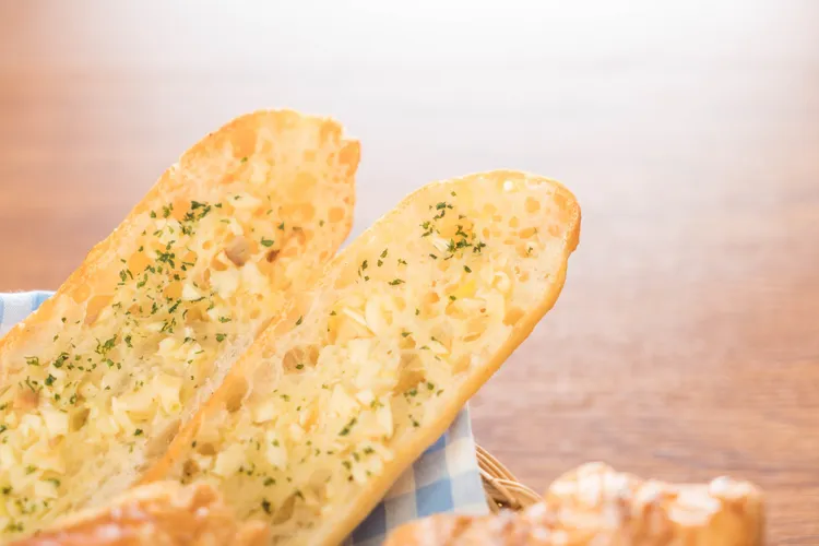 Cheesy garlic bread pull-apart