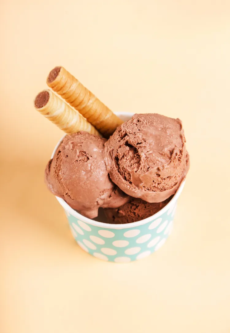 Cinnamon chocolate ice-cream