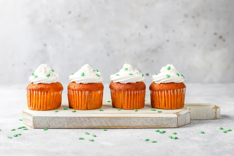 Gingerbread cupcakes with eggnog frosting