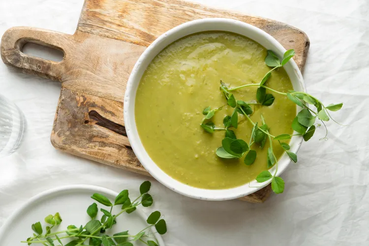 Lettuce, pea & rocket soup