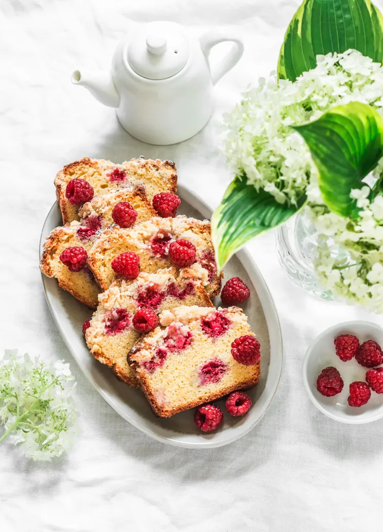 Low-fat banana and raspberry bread