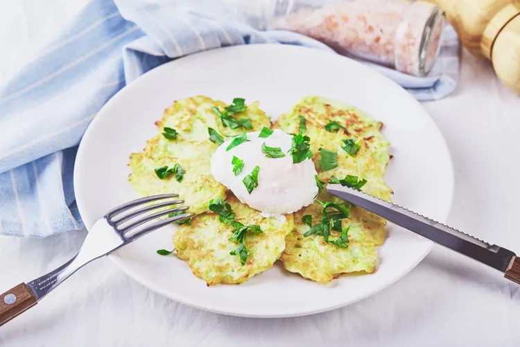 Poached eggs on zucchini fritters
