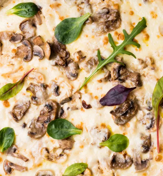 Quinoa, prosciutto and mushroom pizza