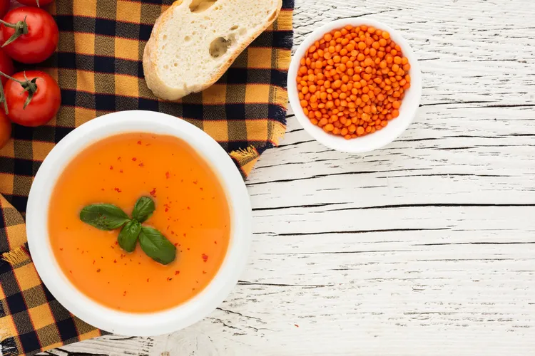 Spicy red lentil & tomato soup