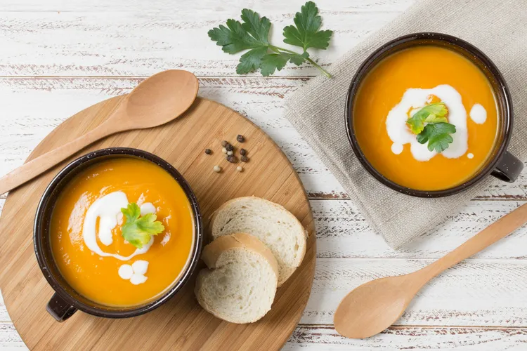 Sweet potato soup with cheese & thyme toast