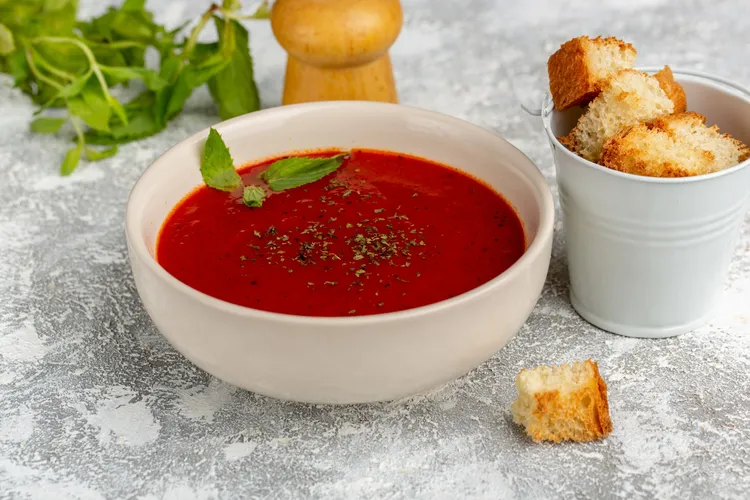 Tomato and bread soup