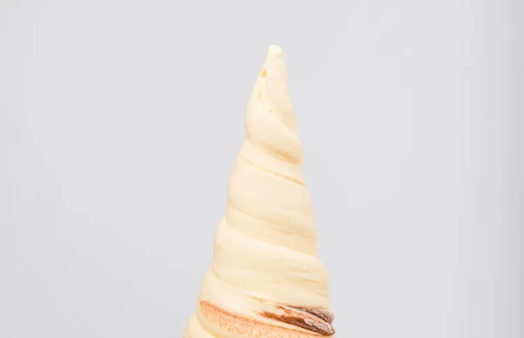 White chocolate ice-cream pyramids