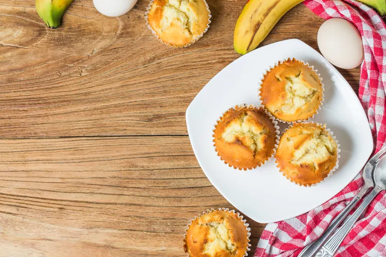 5-ingredient banana and peanut butter muffins