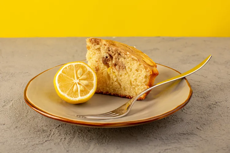 Almond and lemon ricotta cake