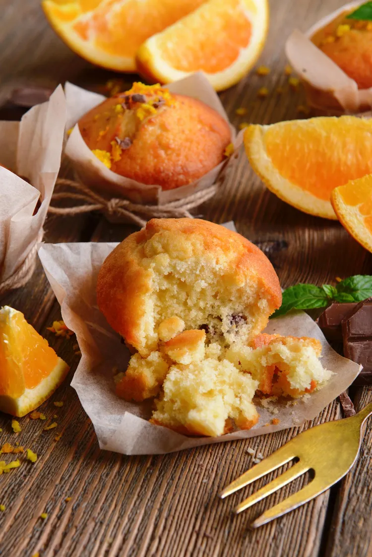 Almond & orange syrup cupcakes