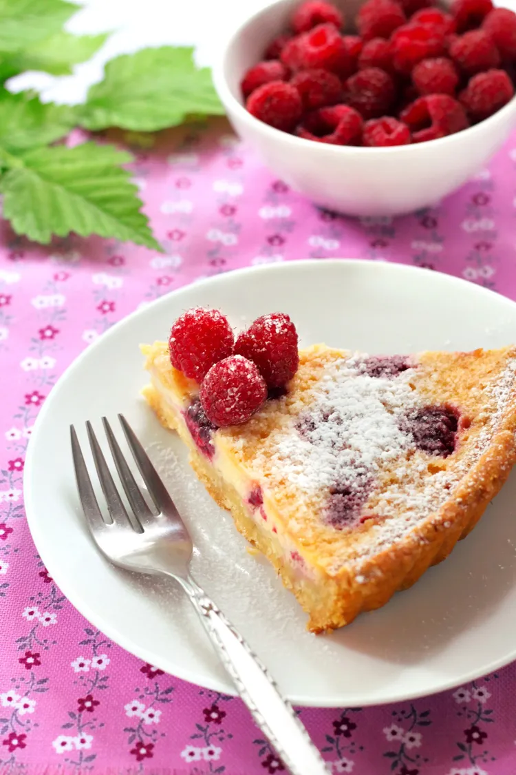 Apple and raspberry crumble tea cake