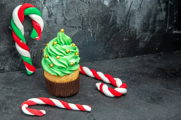 Candy cane cupcakes