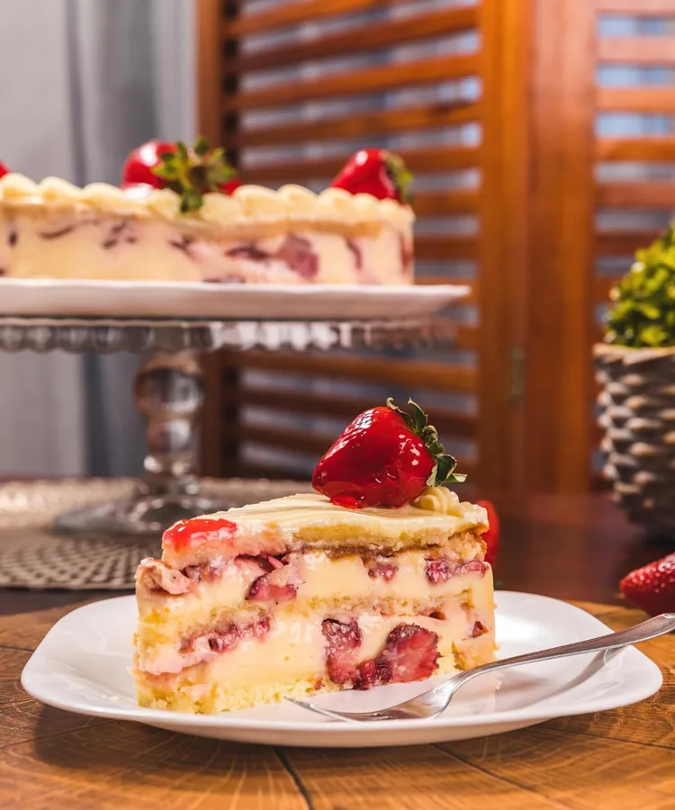 French strawberry dessert cake