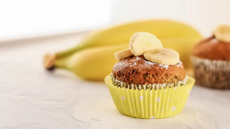 Healthy 3-ingredient banana mini muffins