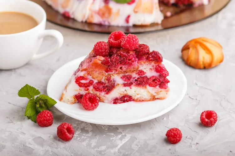 Raspberry and almond ricotta dessert cake