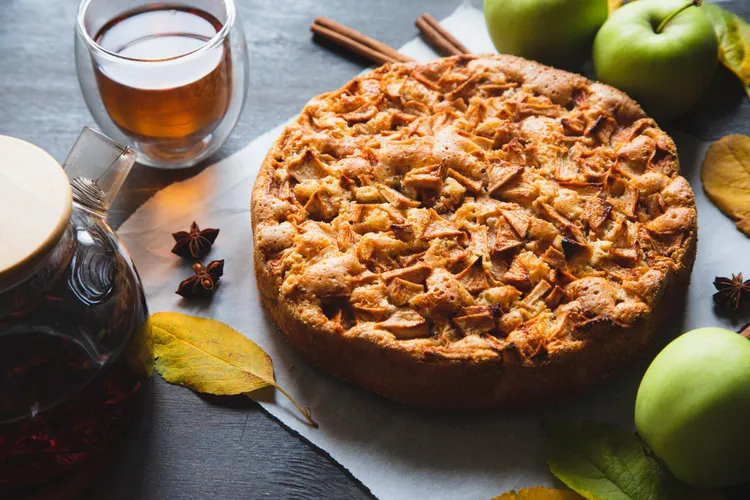 Apple and pecan cake