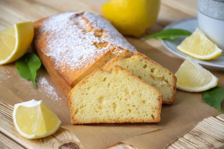 Butter cake with lemon frosting