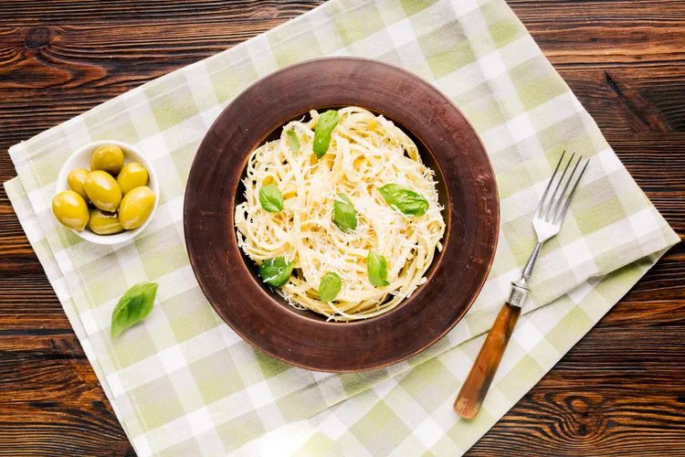 Chilli, garlic and basil spaghetti