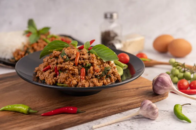Chilli mince beef with basil