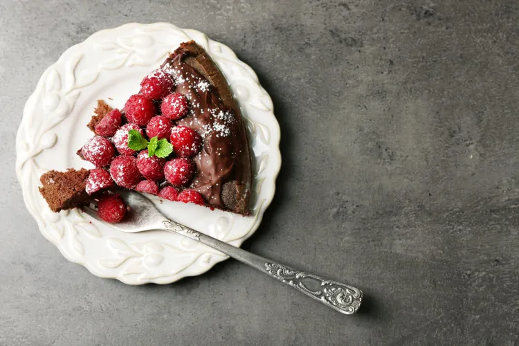 Chocolate and raspberry pudding cake