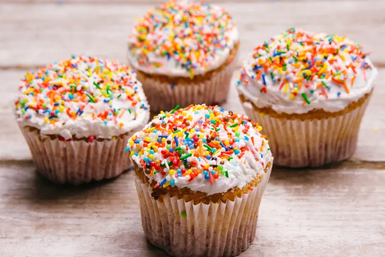 Chocolate freckle cakes