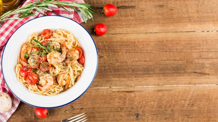 Garlic and chilli shrimps with pasta