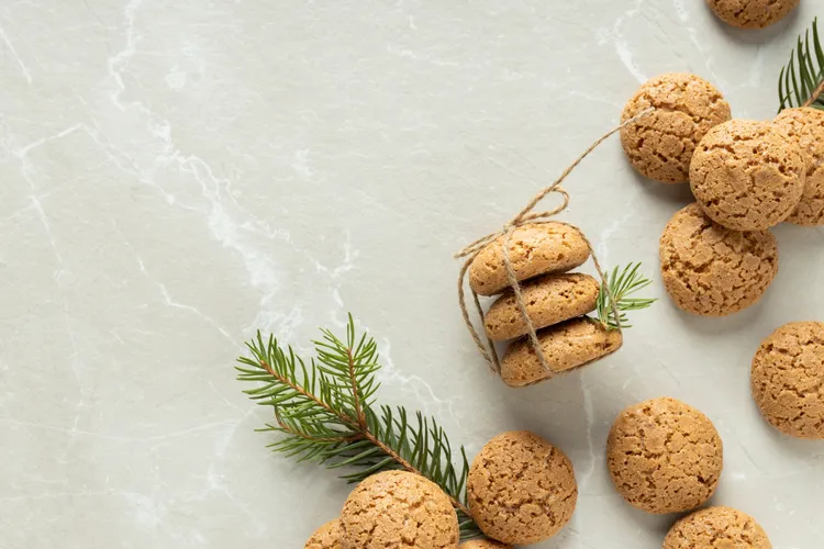 Honey and pine nut biscuits