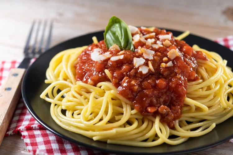Lentil and olive spaghetti