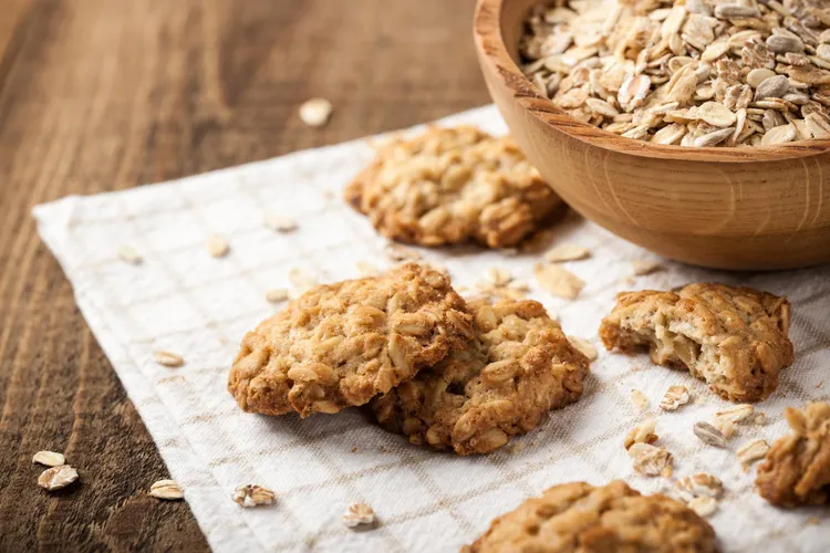 Oat and pecan biscuits
