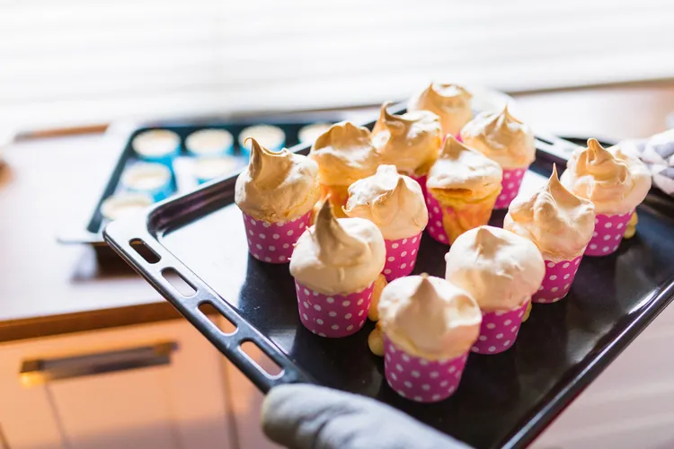 Passionfruit meringue cupcakes
