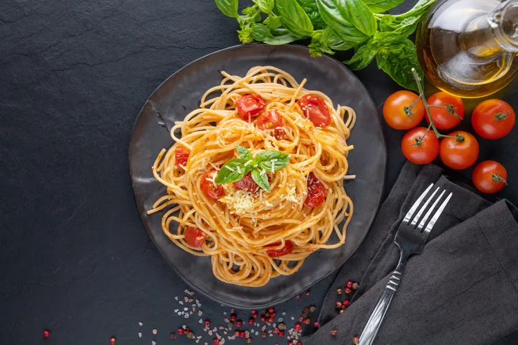 Pasta with basil and tomato