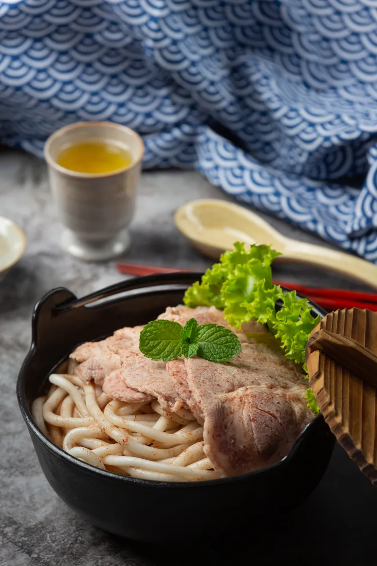 Pork with udon noodles