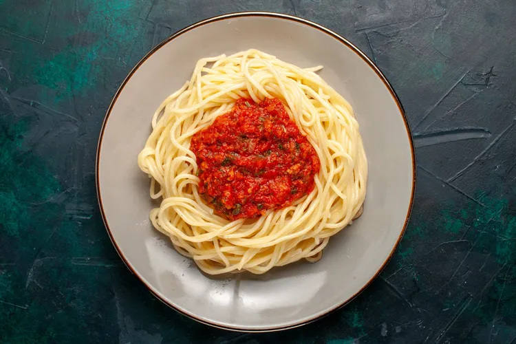 Simple spaghetti bolognaise