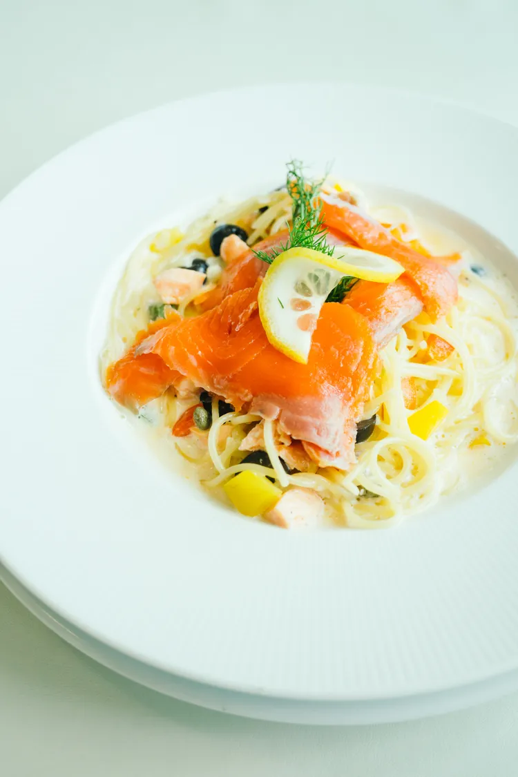 Spaghetti with fried capers and smoked salmon