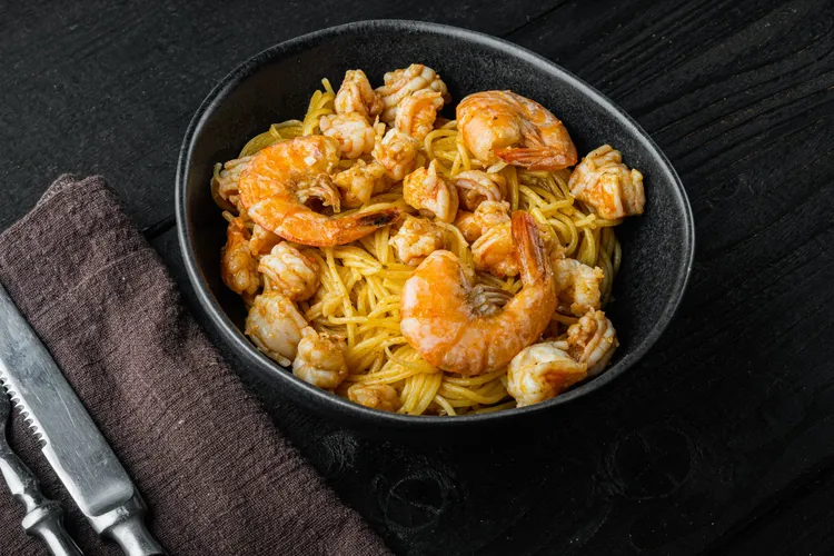 Spaghetti with garlic butter, bacon and shrimps