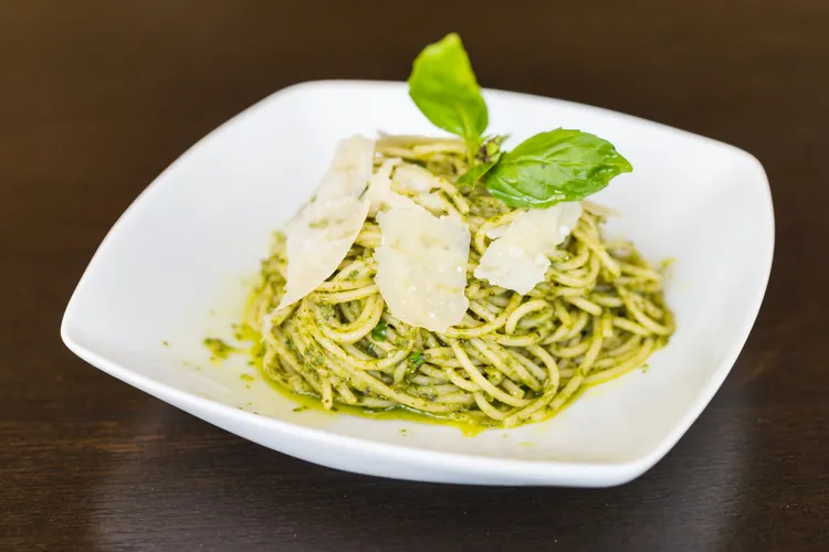 Spaghetti with ricotta and rocket