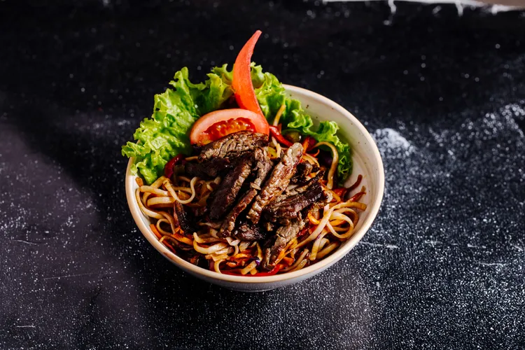 Stir-fried beef and vegetable chow mein