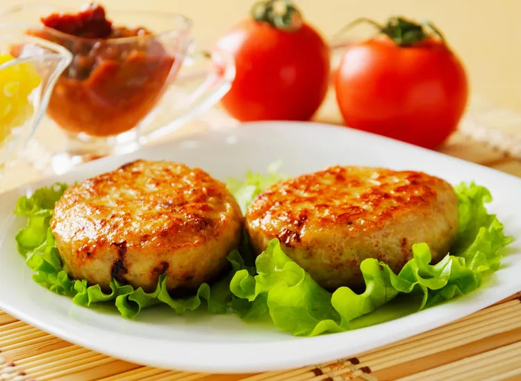 Thai fishcakes with dipping sauce