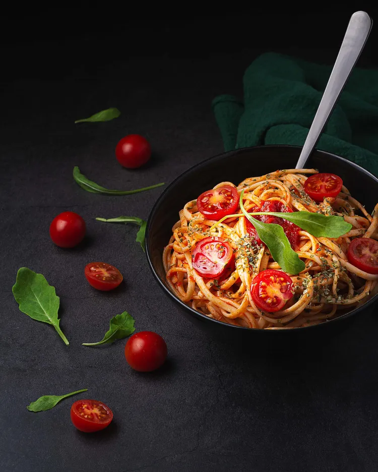 Tomato, prosciutto and pea spaghetti
