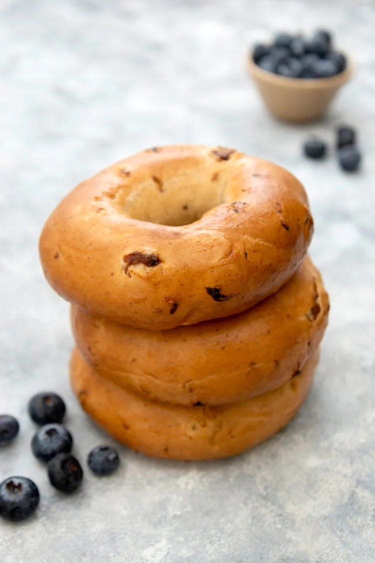 Baked blueberry bagels