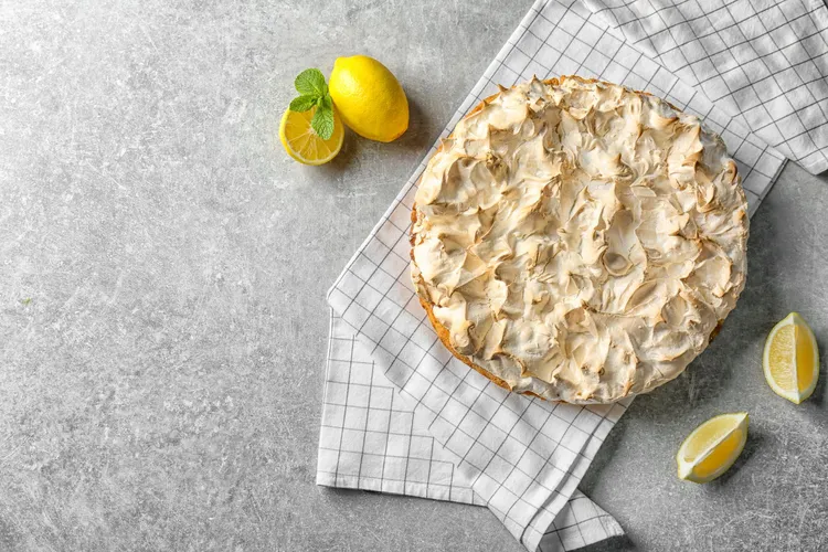 Baked lemon meringue pie