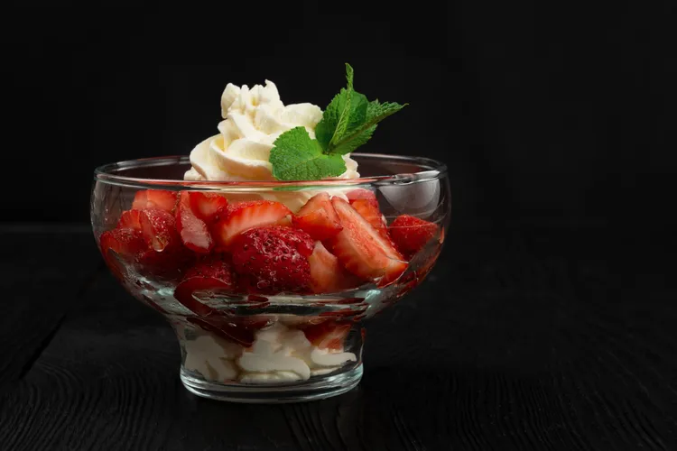 Balsamic strawberries with ricotta cream