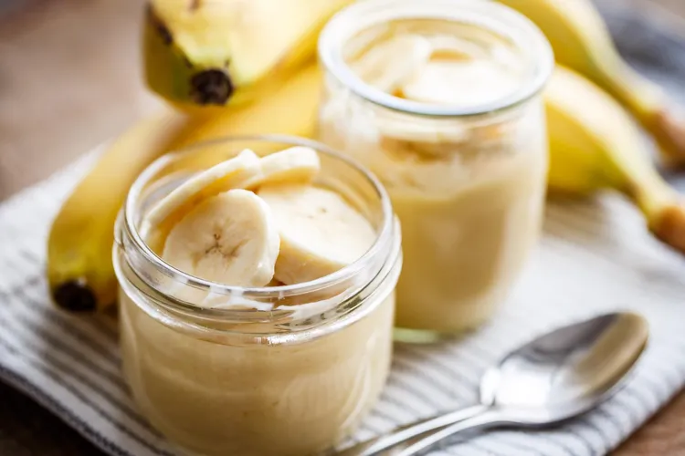 Banana and yoghurt salad