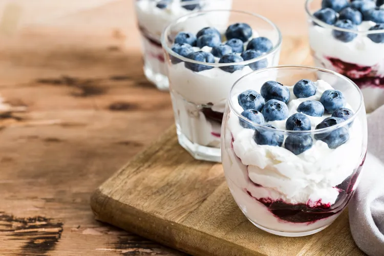 Berries with toffeed yoghurt